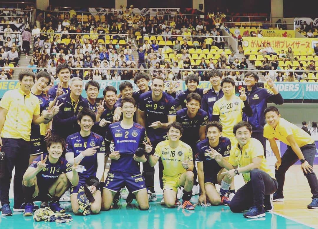 山本智大のインスタグラム：「福山大会も1勝1敗で終わりました💦 もっとレベルアップして勝てるチームになります。 来週は北九州でホームゲームがあります✨✨ 是非会場でお待ちしております。 #福山大会 #1勝1敗 #来週北九州HG  #VS豊田合成 #VSジェイテクト #Vリーグはバレーだよ」