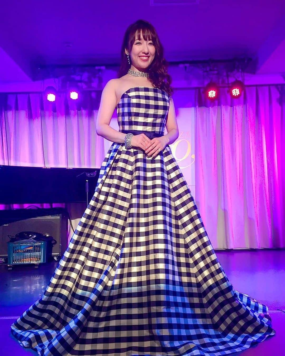 七瀬りりこさんのインスタグラム写真 - (七瀬りりこInstagram)「昨日、無事に ソロライブを終える事が出来ました❤️ 支えてくださいましたスタッフの皆様、乾さん、風太くん、そしてご来場下さいましたお客様✨ 本当に本当にありがとうございました‼️ あぁー、、、楽しかったなー❤️ そして２月８日に再びソロライブを開催する事になりました✨♫ 既に楽しみ❤️ そして今日からスクルージリハーサルに参加✨  スクルージも頑張るぞー‼️‼️ 皆さまありがとうございました😊  #ソロライブ #ライブ #ミュージカル #宝塚 #オペラ #七瀬りりこ #ラウンジzero  #銀座」11月3日 21時40分 - ririkonanase