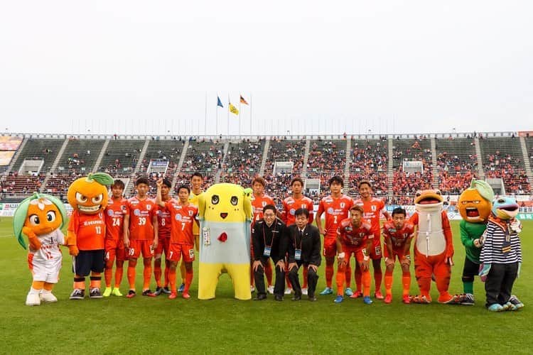 のインスタグラム：「今日も応援ありがとうございました❗️ なかなか勝つことができずすいませんでした。 シーズンも残り3試合みんなで一つになって戦いましょう🔥 #愛媛fc #茂木力也 #長沼洋一 #下川陽太 #ふなっしー」