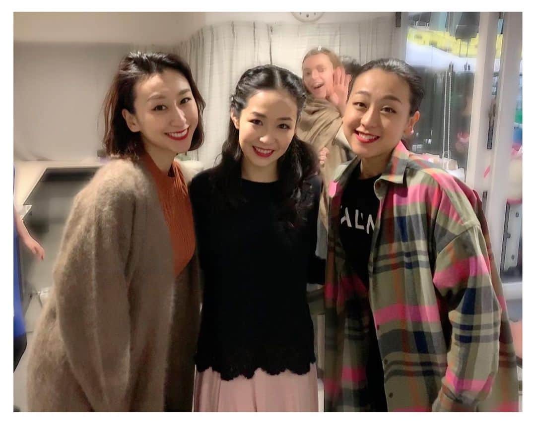今井遥のインスタグラム：「サンクスツアー京都公演、ありがとうございました！ 3000人以上が入るとても大きな会場でした💐 ﻿ ﻿ 今回、私は初めて舞ちゃんと一緒にショーを滑ることができました！﻿ 華やかなオーラと、全ての踊りが綺麗で、とっても勉強になりました✨﻿ ﻿ ﻿ 私も見習って、改めてもっと頑張りたいと思います☺️﻿ ﻿ ﻿ 次は旭川公演です⛸﻿ ﻿ ﻿ #浅田真央サンクスツアー ﻿ #maotour #京都」