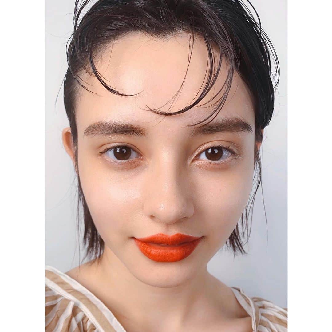 佐川理佳のインスタグラム：「@ellejapan  キレイが長持ちするリップメイクの基本💄 https://www.elle.com/jp/beauty/makeup-skincare/a28884224/lipmakeup-19-1025/  マットリップ編﻿ https://www.youtube.com/watch?v=dzdXR0WwqPI﻿ リップグロス編﻿ https://www.youtube.com/watch?v=ZaSMNzwrKaY﻿ リップティント編﻿ https://www.youtube.com/watch?v=_P3sDjdQ9L4﻿ ﻿」