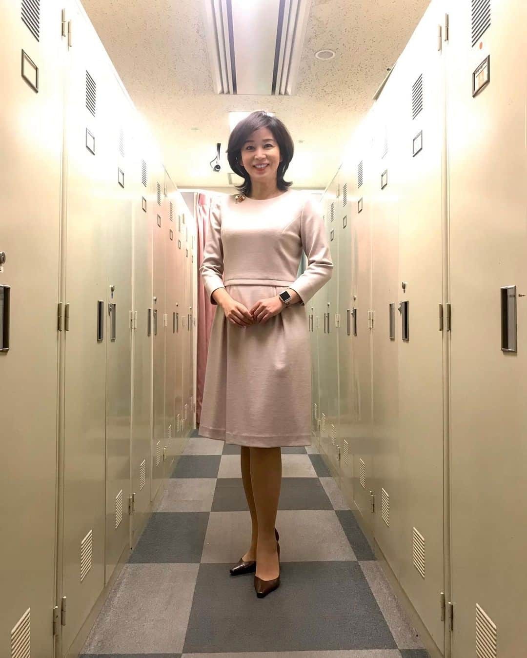 伊藤聡子さんのインスタグラム写真 - (伊藤聡子Instagram)「ミヤネ屋の衣装はブルーのブラウスにベージュのフレアスカート😊 ひるおびの衣装はベージュのシンプルワンピースでした😆 広島でカープタクシーに乗りましたよ〜😆😆😆 #ミヤネ屋#ひるおび#hanaemori#広島カープタクシー #伊藤聡子」11月3日 22時01分 - satokoito73