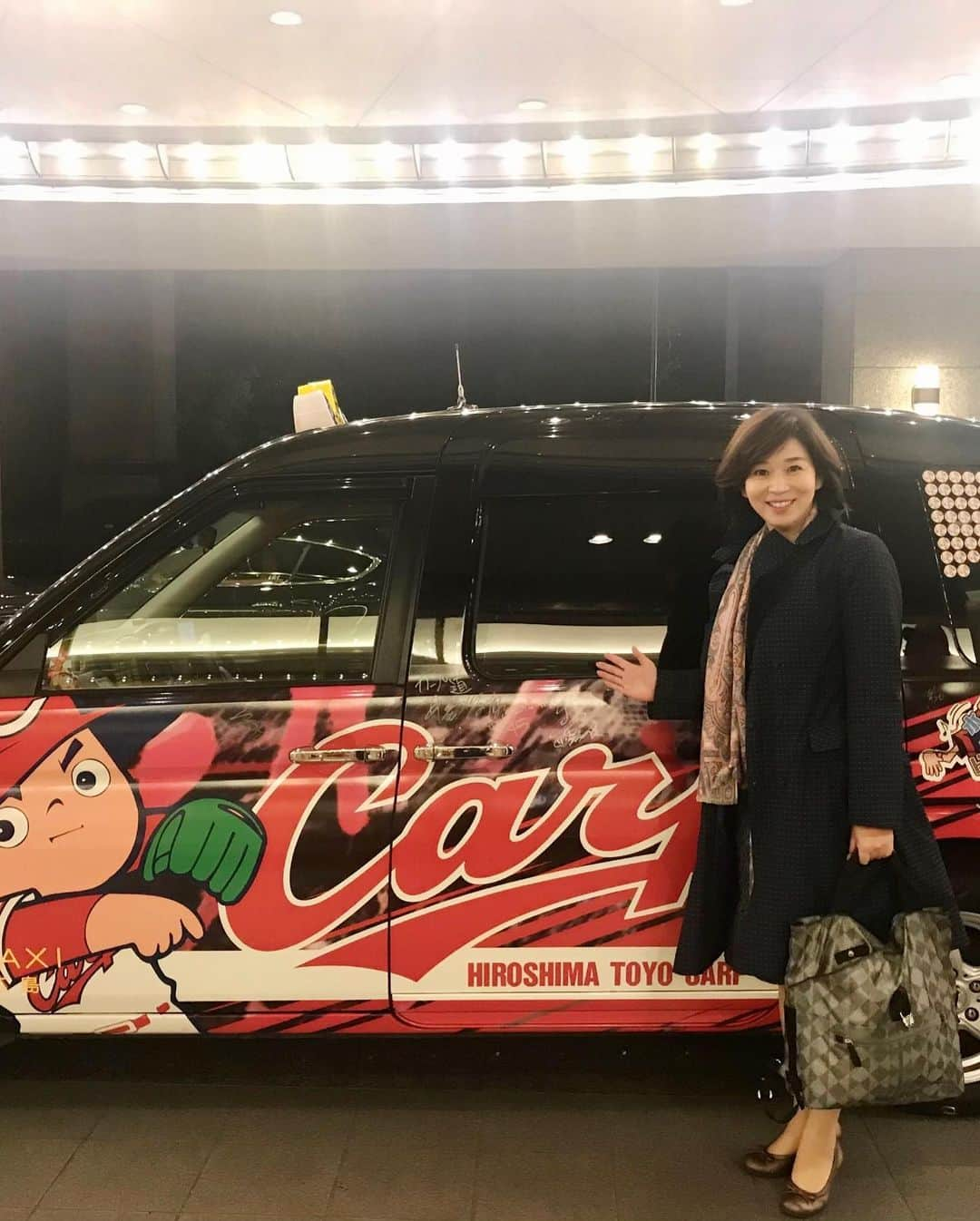 伊藤聡子さんのインスタグラム写真 - (伊藤聡子Instagram)「ミヤネ屋の衣装はブルーのブラウスにベージュのフレアスカート😊 ひるおびの衣装はベージュのシンプルワンピースでした😆 広島でカープタクシーに乗りましたよ〜😆😆😆 #ミヤネ屋#ひるおび#hanaemori#広島カープタクシー #伊藤聡子」11月3日 22時01分 - satokoito73