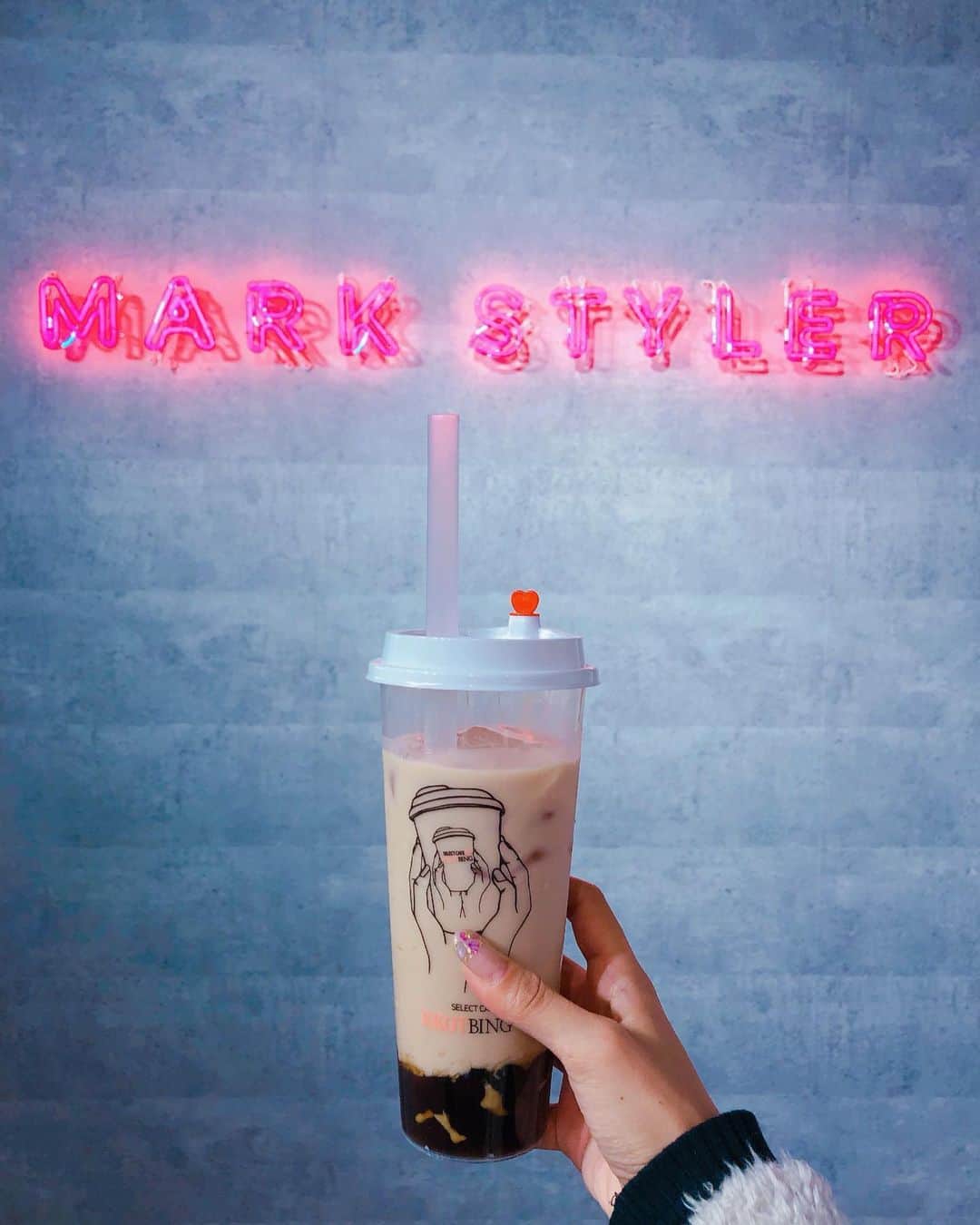 paulaのインスタグラム：「. MARK STYLER EXHIBITION 2020 SPRING&SUMMER COLLECTION💗🌸 . 冬がくる前に春のお洋服たくさん見れてたのしかた🤤🌸 . タピオカ一気飲みした🤤🌸 . #markstyler  #exhibition  #2020ss #springsummer  #マークスタイラー」