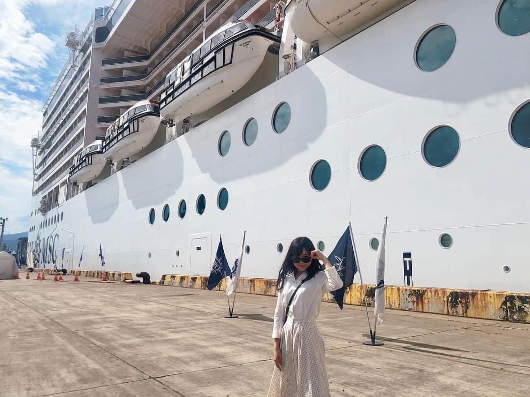 miyuのインスタグラム：「オードリーを気取って👗😎#クルーズ」