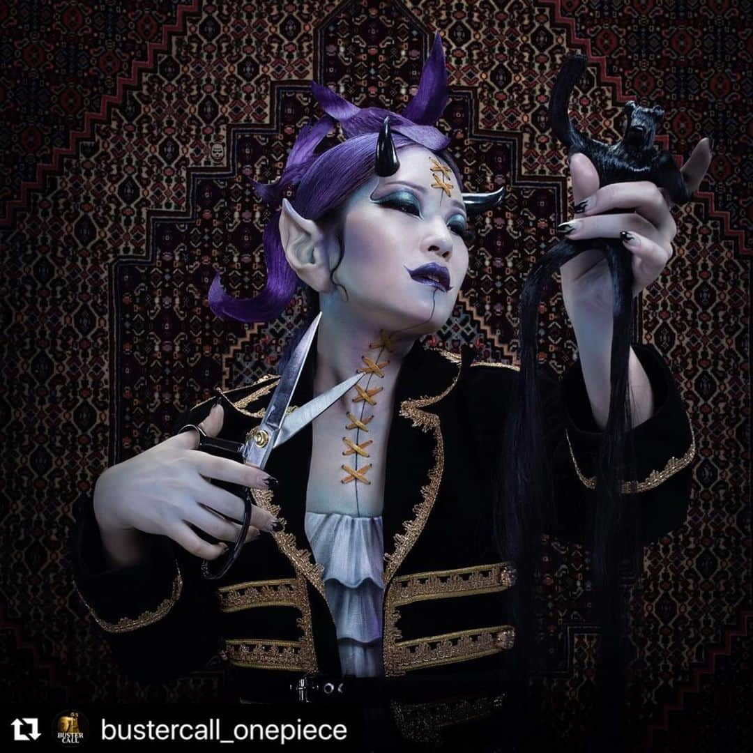 Amazing JIROさんのインスタグラム写真 - (Amazing JIROInstagram)「#Repost @bustercall_onepiece with @make_repost ・・・ I participated in ARISAK's artwork for ONE PIECE art project, "BUSTERCALL" as a makeup artist.  I did the face makeup and painted bow stitches from face to neck and ruffles on the chest!  Many other artists are creating ONE PIECE theme artwork, so check out BASTERCALL account for more!  BASTERCALL  @bustercall_onepiece —————— No.073 ARISAK﻿ (@ar13ak )﻿ ﻿ Photo / Model / Styling : ARISAK @ar13ak  Face & Body paint / SFX Makeup : #amazing_jiro Film : AMY @stk_amyk Track : SHINTARO @djshintaro / EGL (eagle) @eglbeats Hair : Ken (UR Delta) @ken.ur.delta ﻿ “QUEEN of MORIAH”﻿ ﻿ カゲカゲの実の能力者、ゲッコーモリアを女性版にオマージュ。 フォトアーティストARISAK自らが撮影とモデルをこなすセルフポートレート作品。 また、特殊メイクの巨匠Amazing JIROの特殊ペイントに注目いただきたい。 顔から首にかけての縫い目はもちろん、胸元のフリル部分もペイントが施されている。 ﻿ An tribute to Gecko Moria, the Shadow-Shadow Fruit’s user, in a female version. This is an autoportrait from the photograph ARISAK. We would also like to draw your attention to the very special make-up made by Amazing JIRO, a make-up artist’s master. He painted the stitches running from her face to her neck, but also the frills on her chest.  #BUSTERCALL #ONEPIECE #バスターコール #ワンピース」11月3日 22時25分 - amazing_jiro