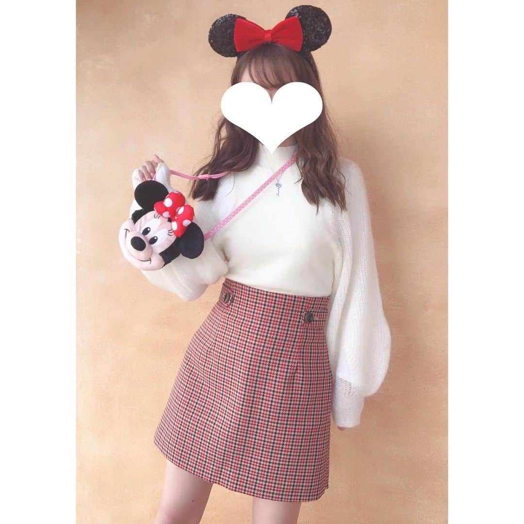 おまみのインスタグラム：「＊﻿ ＊﻿ disney coordinate 。♡﻿ ﻿ ﻿ tops:lilybrown﻿ skirt:deicy﻿ ﻿ ﻿ 久々にディズニーコーデ 。♡﻿ ﻿ @lily_brown_official のニット 。袖がすっごく可愛い 。♡﻿ 色々なボトムスと合わせたい 。♡﻿ ﻿ ﻿ #coordinate #code #outfit #ootd #wear #fashion #コーディネート #コーデ #コーデ記録 #ファッション #ファッションコーデ #おまみ服 #今日のコーデ #deicy #デイシー #lilybrown #リリーブラウン #冬服 #冬服コーデ #disneycode #ディズニーコーデ #チェックスカート #checkskirt #ニットコーデ #todayscode #ミニーちゃんコーデ #ミニーコーデ #ミニーカチューシャ #秋服コーデ #秋服」