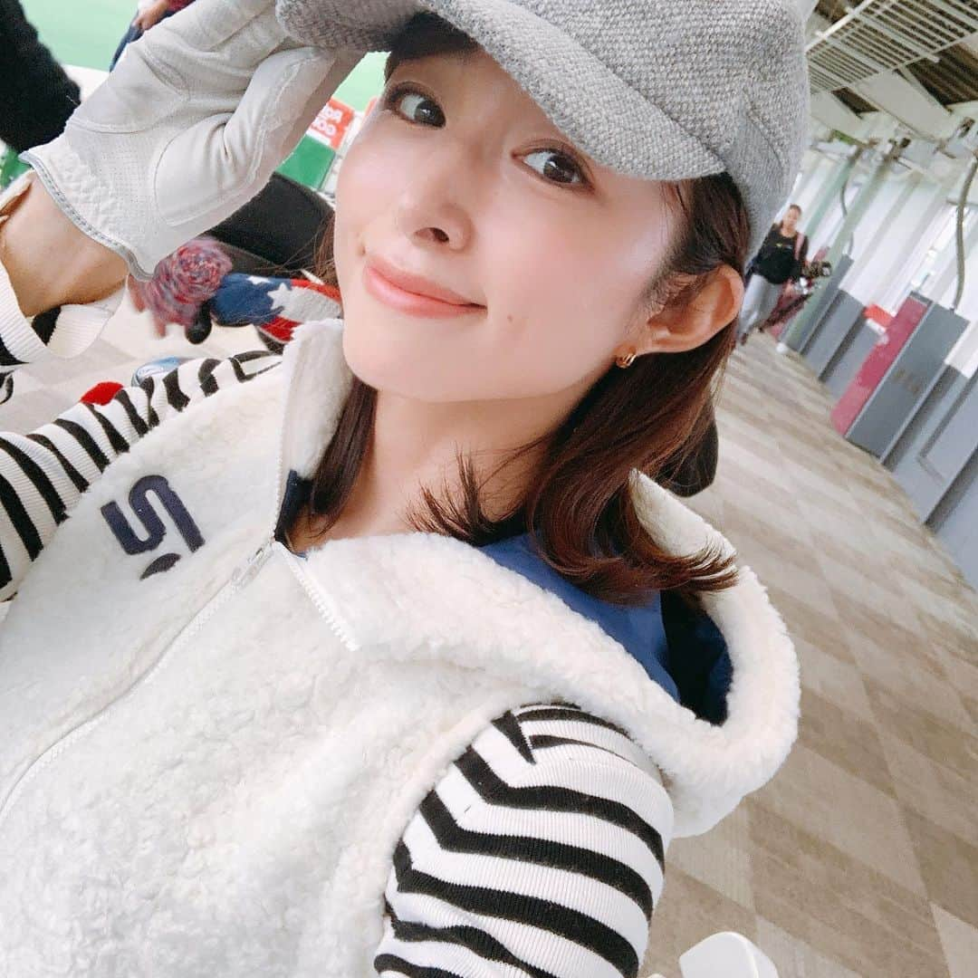 森木美和さんのインスタグラム写真 - (森木美和Instagram)「練習⛳️💓﻿ ﻿ ふわもこのウェア😊﻿ ﻿ 白くまʕ•ᴥ•ʔみたいで好き😆❤️﻿ ﻿ #ゴルフ #golf ﻿ #ゴルフ女子#ゴルフ男子#ゴルフファッション#golfstagrum#golfgirl#ゴルフコーデ#ゴルフ好き#enjoygolf#ゴルフウェア #rosasen#ふわもこ」11月3日 22時34分 - miwamoriki