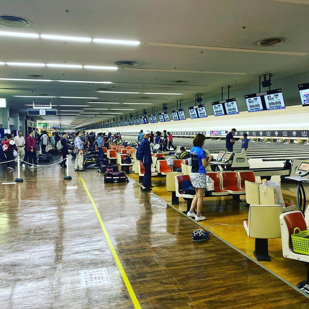 竹原三貴さんのインスタグラム写真 - (竹原三貴Instagram)「ジャパンオープンに参加してきました！ 仲良しのスルギproとチームを組みました！楽しかったです😊✨収穫も多かったし多くのファンの方と交流できて良かったです！ それにしても、日本の女子選手も両手投げやローダウンなど、色んなスタイルが増えてきたなー！という印象を受けました！  #bowling #tournament #storm #hisp #ハイスポーツ #ストーム #ボウリング #大会 #볼링 #대회 #teammates #応援ありがとうございました」11月3日 22時36分 - miki_takehara