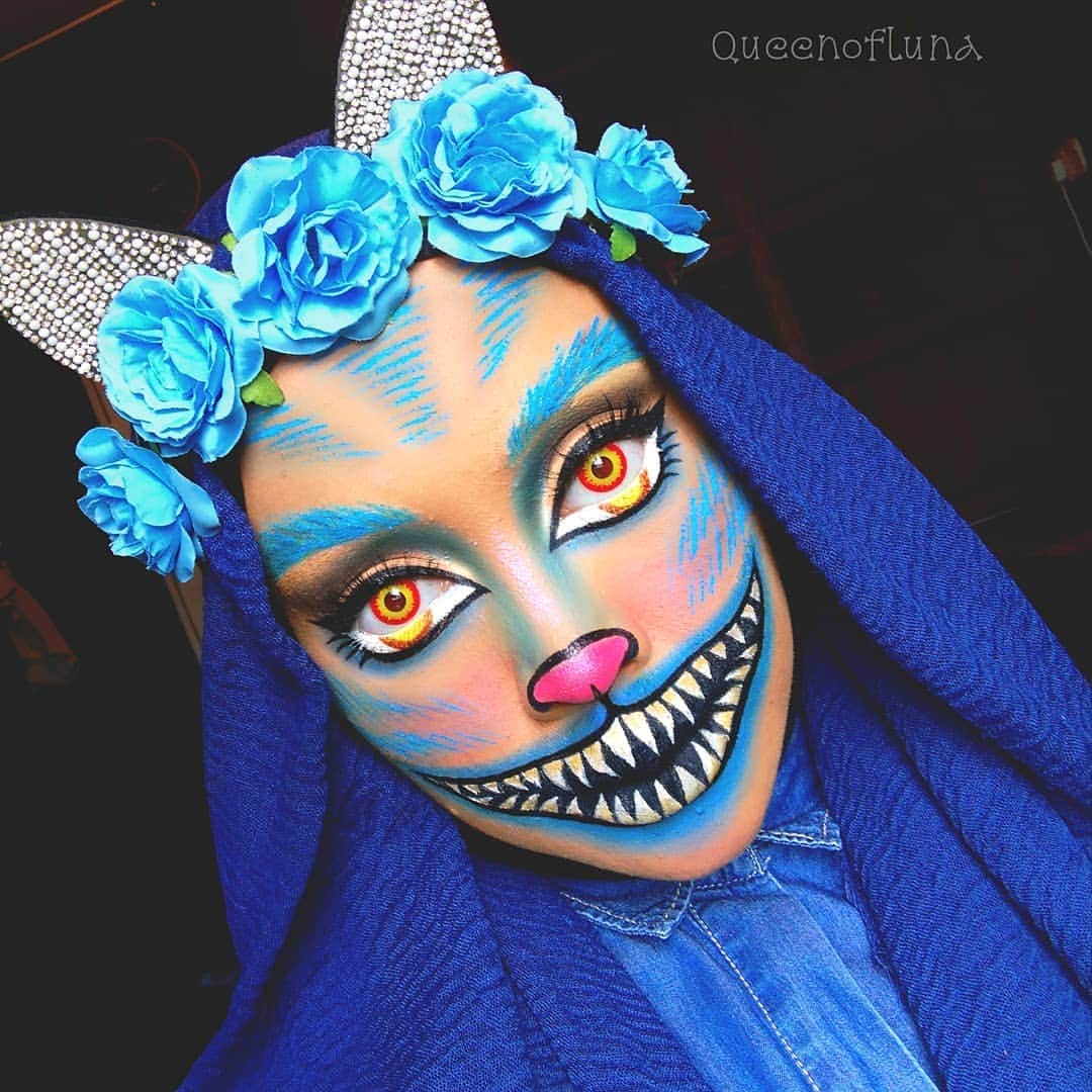 queenoflunaさんのインスタグラム写真 - (queenoflunaInstagram)「"We're all mad here." - Cheshire Cat 😺🐾🎩📖🐰⏱🐛🍄 . Why does my nose look like uh... Nevermind! . Deets: @nyxcosmetics_my Super Fat eye marker @katvondbeauty Super brow pomade (satellite blue) Lenses: @colouredcontacts Wild Fire lenses . . . #aliceinwonderland #alicethroughthelookingglass #chesire #chesirecat #disneymakeup #disneycosplay #halloween #halloweenmakeup」11月3日 22時47分 - queenofluna