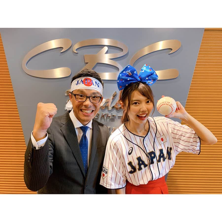 のインスタグラム：「一昨日のCBCラジオ『ドラ魂キング』 聴いて下さった方、ありがとうございました⚾️🇯🇵 プレミア12が始まるということで… 侍ジャパンのユニホームでお送りしました🙆‍♀️ ‪* お便りテーマは、「最近気になっていること」！ 衣替えをした時に服が捨てられない私の みんな服はどれくらい着んだろうという最近気になった話から 皆さまにとっての最近気になっていることを お聴きしました😘✊ * インタビューは、石川昂弥選手！ * 「喫茶めがね」は、マスターが豆の調達に行きましたので(?) 今日からKAKO BUCHO COFFEEのコーヒー☕️ 苦味の深い大人の味👨🏻 曲は「ズル休み」でした💔 失恋ソングなんだけど、とっても素敵な曲✨ * お聴き逃しやエリア外の方は、 ぜひradikoでお聴き下さい📻！！ * 観戦コーデポイントは次の投稿で🤳 * * #中日ドラゴンズ #中日 #ドラゴンズ #dragons #CBCラジオ #ドラ魂キング #ドラゴンズ女子 #野球 #野球観戦 #インスタ野球女子 #ラジオ  #アナウンサー #野球好きな人と繋がりたい #野球好き #cbc #侍ジャパン #侍JAPAN #日本代表 #プレミア12 #premier12 #大野雄大 #投手」