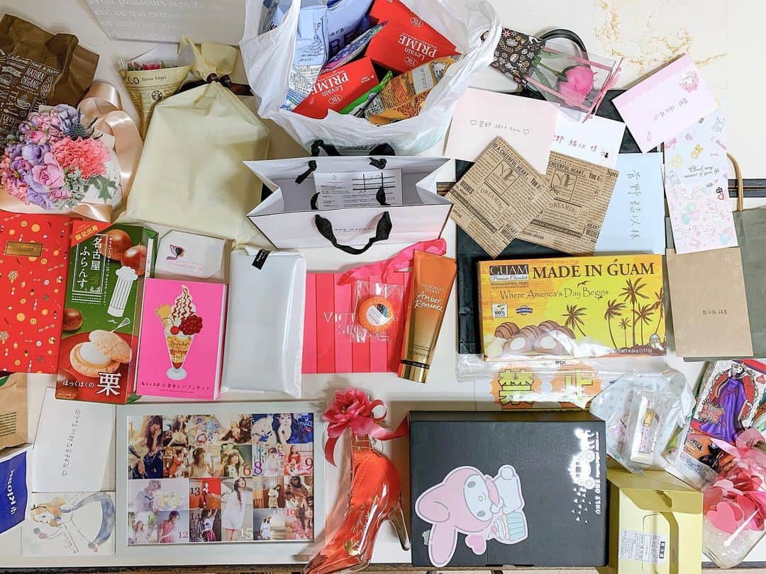 菅野結以さんのインスタグラム写真 - (菅野結以Instagram)「Crayme, 2019-2020﻿ AW Collection -philia-﻿ POP UP SHOP at 名古屋 fin.♥︎﻿ ﻿ 完売続出ありがとございました🥺﻿ いつメンもはじめましてのこも愛おしさあふれた﻿ 手紙もプレゼントも！うなさまにもありつけた🤤﻿ ﻿ みんなそれぞれに選んで着てあいにきてくれる、﻿ その姿をはげみに帰ってまたデザイン描くよ﻿ そろそろ〆切、やるぞ~~﻿ #crayme #philia #collection #popupshop #nagoya #event﻿」11月3日 22時40分 - yui_kanno