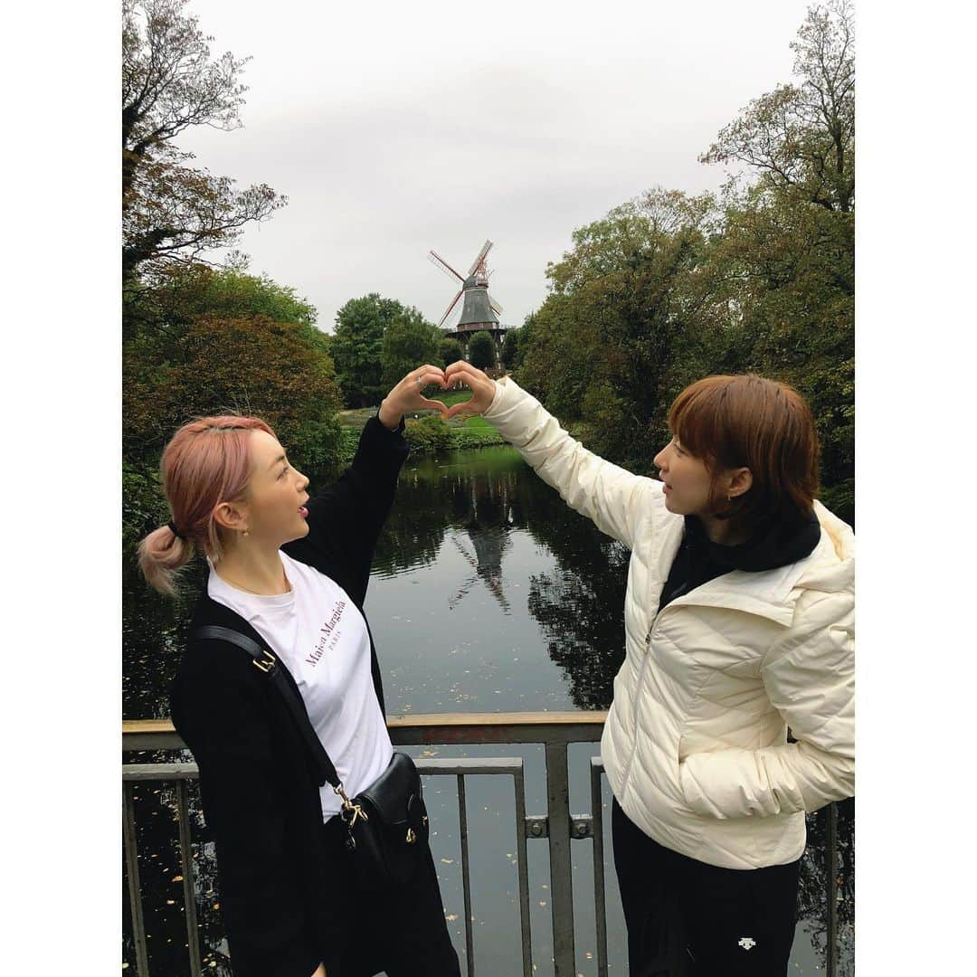 ソ・ヒョウオンさんのインスタグラム写真 - (ソ・ヒョウオンInstagram)「#서자매 #탁구자매 #👭 #하트만들기어렵네 #❤️」11月3日 22時44分 - suh_hyowon_