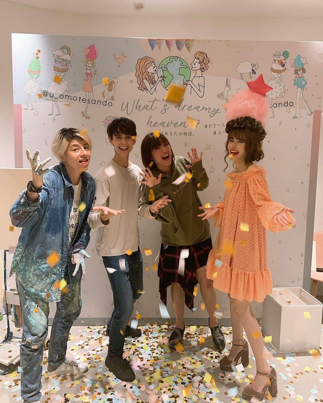 五十鈴ココのインスタグラム：「LINAちゃん @lina3336  がCEOを務める オールプラントベースのcafe U omotesando @u_omotesando  が、  明日から openします🌎✨🌕 昨日、今日と開催された レセプションパーティーでは まりあし @artemaria061 と ララちゃん  @fa_la_laraの パワフルでスイートな ライブペイントが行われたり  全てのスタッフさんと 代表さんたちの 結束力が ここ数ヶ月の、立ち上げから スタートまでの 努力とパワーを 物語っていました。  0から何かを生み出すことが どれだけ大変か。  まりあし、りなぷ、皆様 心から おつかれさま！  そして、この カフェの コンセプトも とても 素敵。  地球、全ての生物に優しい  オールプラントベース プラスチックフリー など  無駄のない、どれだけ 環境に優しい、シンプルな ライフスタイルを提供できるか。。 ただのカフェではない、 空間。  あたしは veganではないのですが りなちゃん、まりあしとの出会いがキッカケで  veganという ライフスタイルに 多大なる影響をいただいています。  vegan＝野菜しか食べないんでしょ  ではなく、veganという生き方。 ライフスタイルや感覚に出会えて 良かった(^^) 全てのメニューおすすめだよ。  ドリーミィヘヴンというドリンクは 魔法のドリンクだよ！  おためしあれ！」