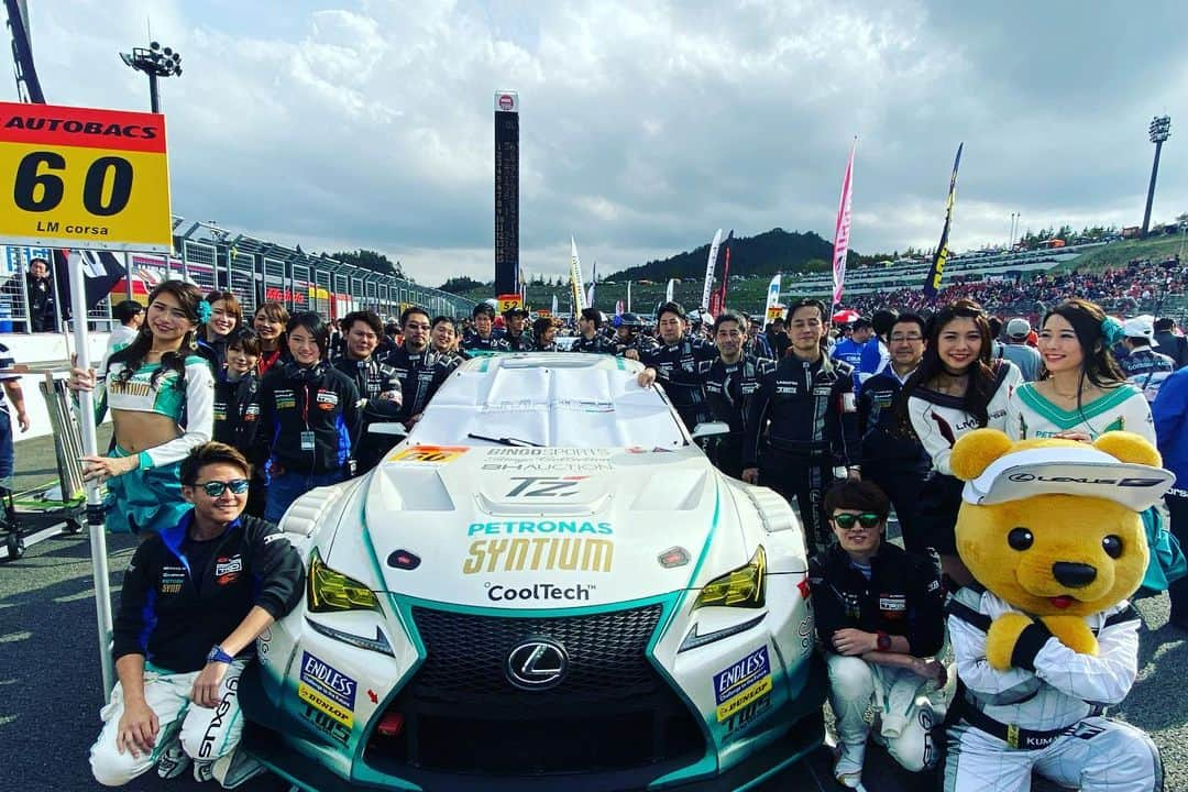 吉本大樹さんのインスタグラム写真 - (吉本大樹Instagram)「#SuperGT final round P9 to P9😭 終盤だいぶ辛かったですが辛くもポイント獲れました。先は遠いですが #LMcorsa x #DUNLOP もっと強くなります。 今シーズンも応援くださった皆さんありがとうございました！ 2020はチャンピオン争いに絡む事を目標に頑張ります😤」11月3日 22時54分 - hiroyoshimoto