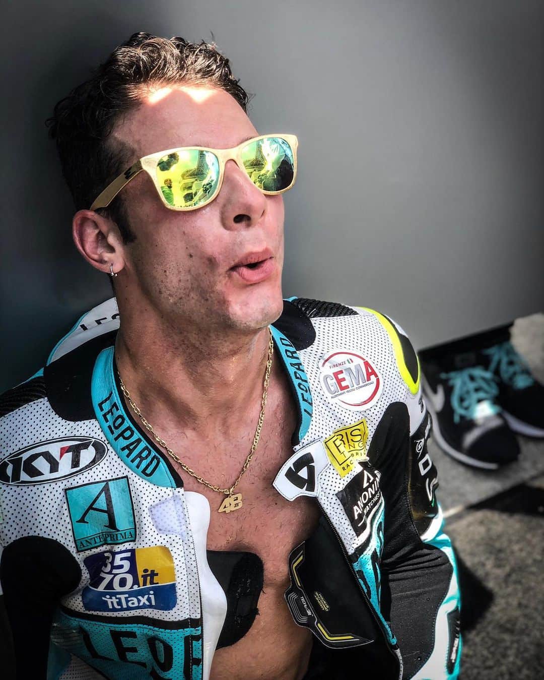 MotoGPさんのインスタグラム写真 - (MotoGPInstagram)「WHAT A #Moto3 RACE 🔥 // Hat-trick for the Champ @lorenzodallaporta48 🏆🏆🏆 first podium finish for @sergiogarcia_11 🥈 and @jaumemasia5 from the back of the grid to 3rd! 🥉 👏 Swipe left! ⬅️ #MalaysianGP 🇲🇾 #MotoGP #Motorcycle #Racing #Motorsport」11月3日 14時02分 - motogp