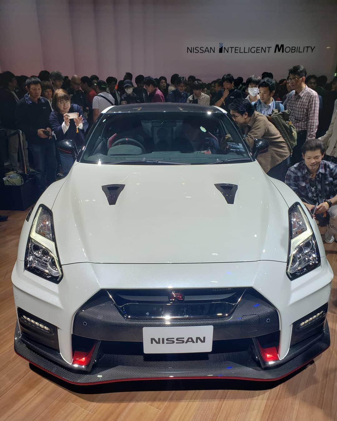 萩野公介のインスタグラム：「NISSAN GT-R NISMO かっこよすぎる #東京モーターショー  #gtr」