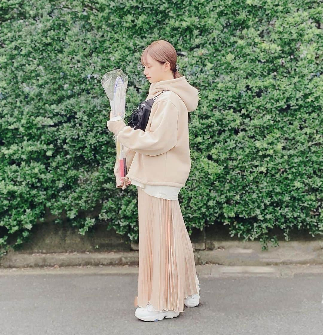 renさんのインスタグラム写真 - (renInstagram)「・ ・ スポーツの秋てことで バトミントンしにいきました🏸 #れんの服 2枚目に詳細書いてます☺︎ 動いたし今日はよく眠れそう ・・ ____  #裾ドローストリング裏起毛パーカー #titivate #ティティベイト#titivatestyle#プチプラコー#秋コーデ @titivatejp ・ ・」11月3日 15時01分 - _reeen_