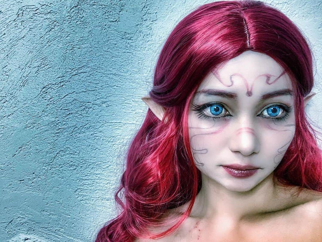 チアコマさんのインスタグラム写真 - (チアコマInstagram)「🧝‍♂️エルフ〜海の精霊コス🧝‍♂️﻿ ﻿ 明日はコスプレバーベキューや❤️﻿ 楽しみ♡夜は買い出しに行く🏃‍♂️🚗﻿ ﻿ ﻿ ナミの腕輪作らないと、、、﻿ 無くしてんwwww﻿ そして、ブラも作り直そうかな、、、﻿ え、ちょまって明日やで？﻿ はよ作れやwww﻿ ﻿ ﻿ ▶︎12/21北浜でするクリスマスコスプレパーティー、﻿ こんな感じのエルフとかでもいいよー❤️﻿ なんでもありのオールジャンル♡﻿ ﻿ 持ってるドレスとかスーツとかに﻿ ウィッグとメイクだけで﻿ クオリティ高く見えるから﻿ オススメ✨﻿ ﻿ ﻿ ﻿ ▶︎ カラコン﻿ ﻿ スワローテイル ﻿ @swallowtail_wig  ボニータアイズの アクアブルー﻿ ﻿ ▶︎テーピング﻿ @swallowtail_wig ﻿ ﻿ ﻿ ﻿ #エルフ #妖精 #妖精コス﻿ #プレデアス星人 #pleiadian #cosplaysidebyside﻿ #cosplay #cosplayer #chiakoma #チアコマ #コスプレ #geek #game #anime #japan#japanese #555 #คอสเพลย์ #角色扮演 #动画动画﻿ #創作コスプレ﻿ #fairytale #elf #elfcosplay #makeup #elfmakeup」11月3日 15時18分 - chiakoma_cosplay