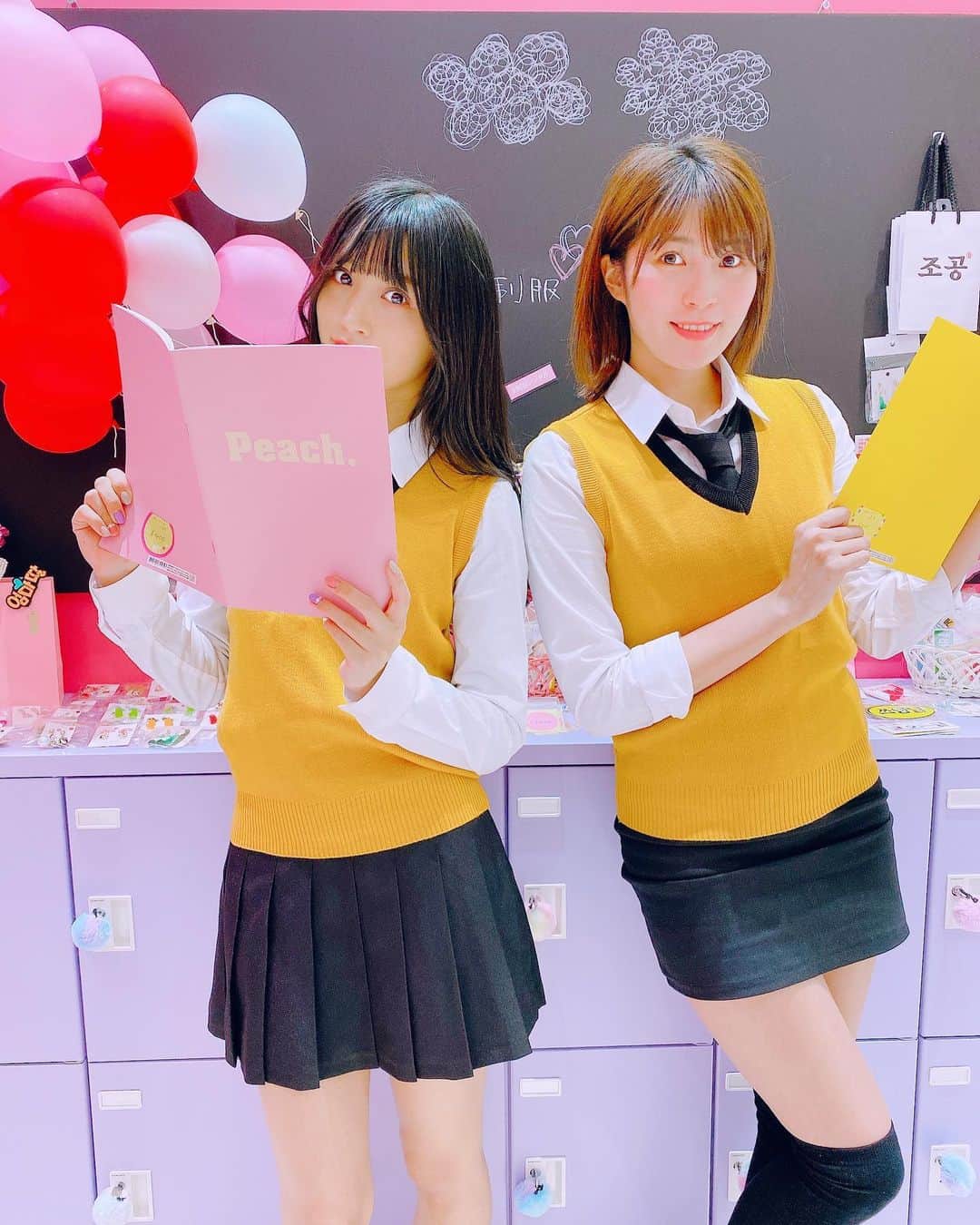 根岸愛のインスタグラム：「もしもゆっきぃと👯‍♀️ 同じ学校の生徒だったら👩‍🎓 スライドしてくと 何故かだんだん仲が 悪くなってきます🤣🤣 #choa_japan #choa #schoolwear #kpopfashion #PASSPO #韓国 #制服 #韓国制服 #韓国制服レンタル」
