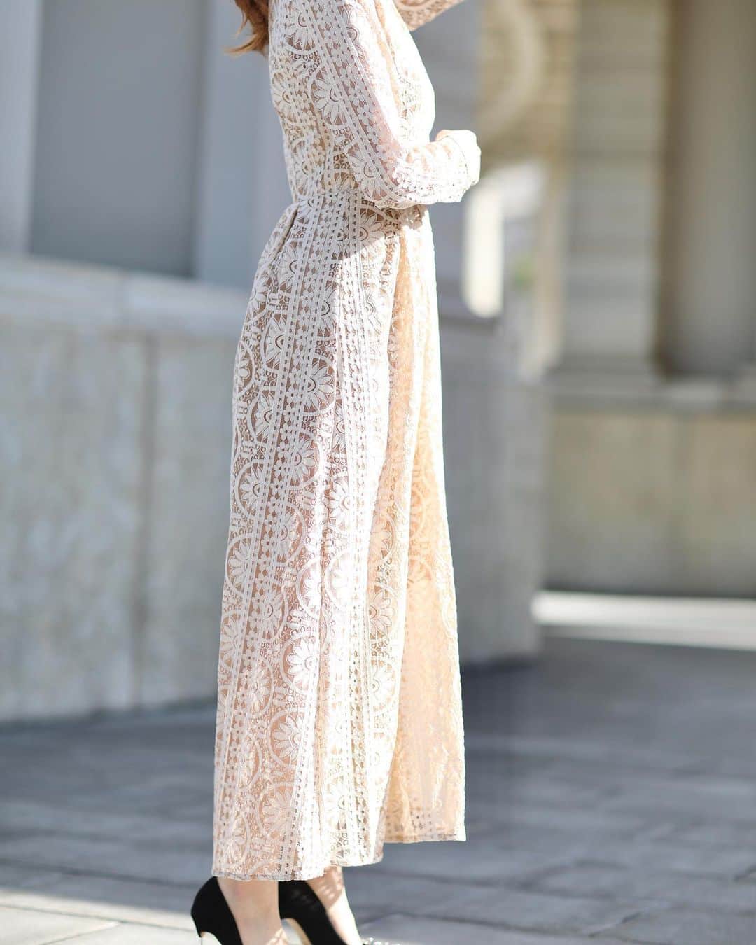瀬戸早妃さんのインスタグラム写真 - (瀬戸早妃Instagram)「New Dress💛﻿ ﻿ 総レースのロングワンピース👗✨﻿ ミルクティベージュカラーで、柔らかい大人な雰囲気になります😊﻿ ﻿ 胸元のボタンが開くタイプなので、授乳ワンピとしても◎﻿ 脇の下のファスナーをおろせば、﻿ 頭から被らなくても下から履ける着脱タイプ﻿ なので、ヘアアレンジも崩れないです✨﻿ ﻿ mon trésorにて新発売💛﻿ ぜひご覧ください！﻿ ﻿ ☑︎dress @montresorsaki ﻿ #montresor #モントレゾール #montresorsaki #セレクトショップ #selectshop #総レース #レースワンピース #ロングワンピース #授乳ワンピース #授乳コーデ #観劇コーデ #お茶会コーデ #cordinate」11月3日 15時38分 - plievesaki