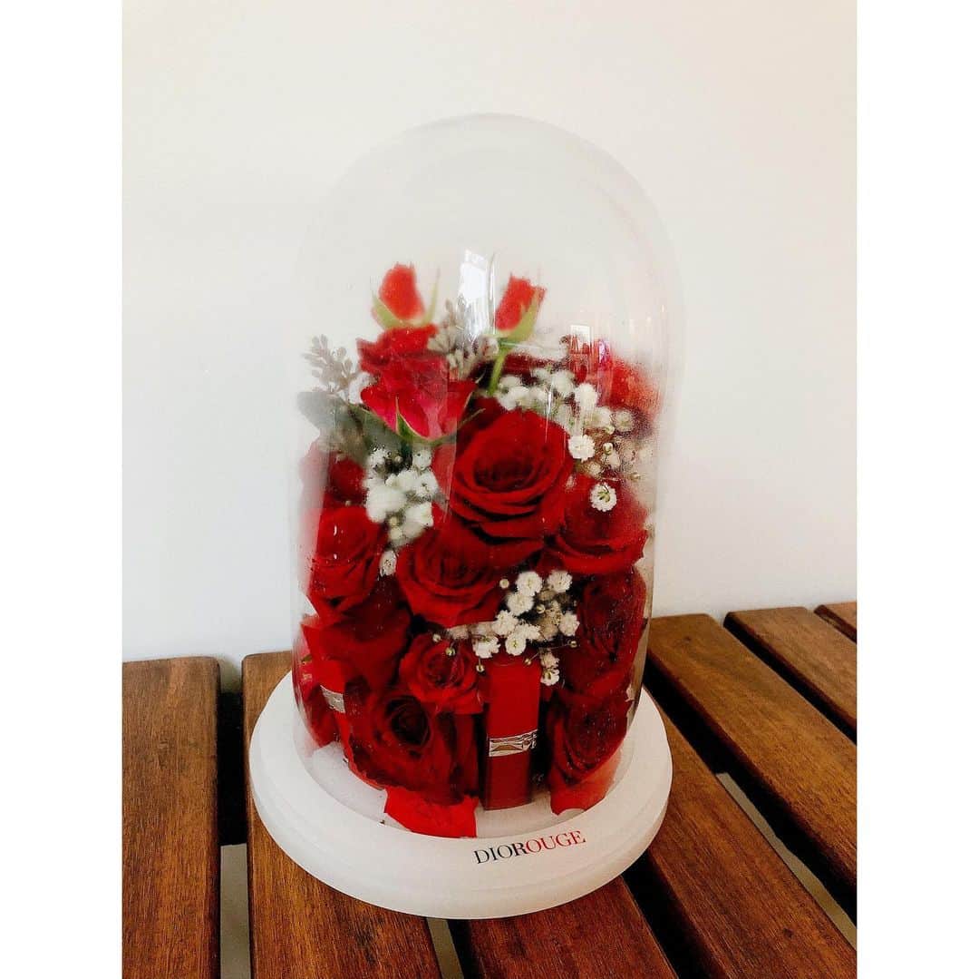ミン・ヒョリンのインスタグラム：「🌹💋@diormakeup #rougediorultracare #울트라벨벳틴트 #999호 #ad」
