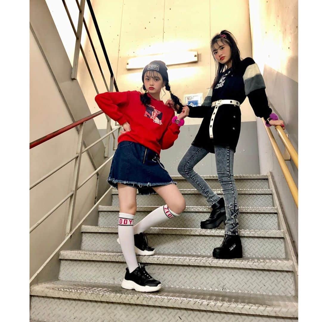 ニコ☆プチのインスタグラム：「❤️🖤🧡💜 いべんとこーで✌︎✌︎ . . #ジディー #イオンモール福岡  #関谷瑠紀  #高比良由菜」