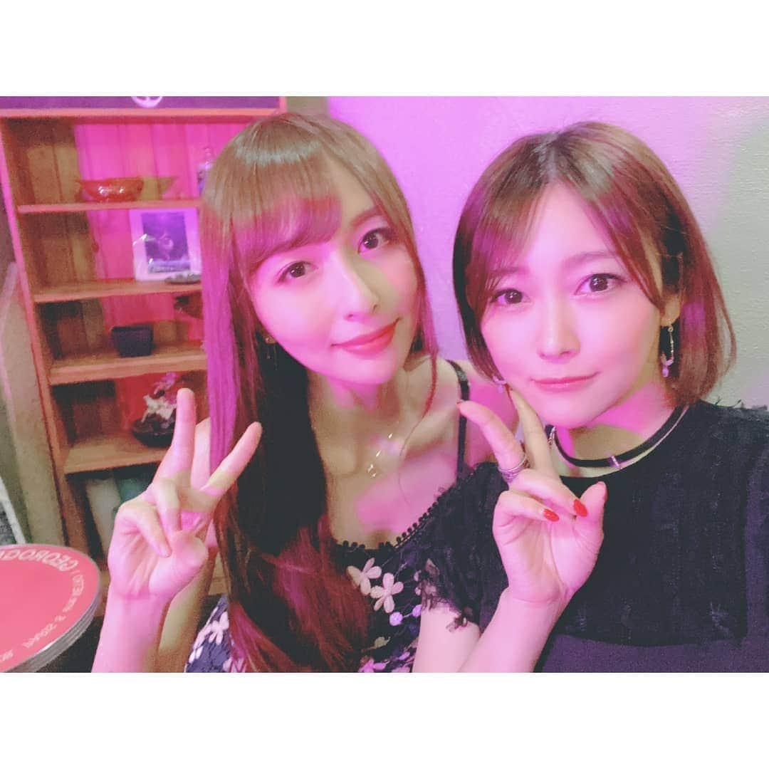 希崎ジェシカさんのインスタグラム写真 - (希崎ジェシカInstagram)「昨日は会場にお越し下さった皆様、 本当にありがとうございました☺️🍀. . いつものイベントとは違う. 新鮮な場所で楽しかったです🎵 . 素敵なお花も差し入れも💐. ありがとうございます🥺🥺. . #WWJ #名古屋 #トークショー」11月3日 15時42分 - kizaki_jessica