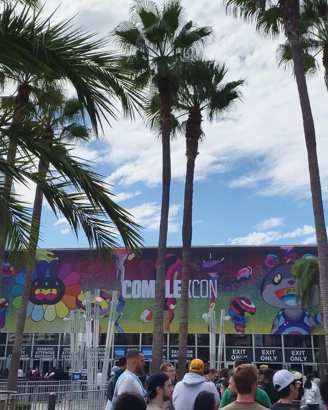 高木りなのインスタグラム：「#complexcon ❤️🧡💛💚💜💗」