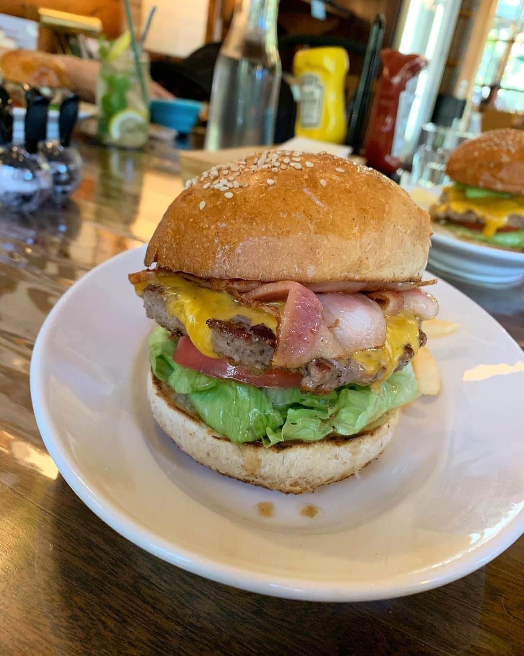 福井晶一さんのインスタグラム写真 - (福井晶一Instagram)「Bacon Cheese Burner  #moosehillsburger  #baconcheeseburner #河口湖 #ハンバーガー好き」11月3日 16時04分 - shoichi.fukui