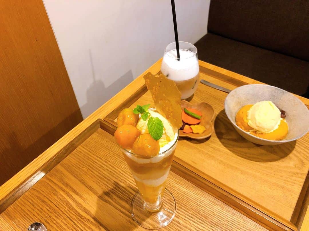 悠木ゆうかさんのインスタグラム写真 - (悠木ゆうかInstagram)「鬼灯のパフェと妹のはかぼちゃのなんとか、、笑  鬼灯って食べられるんだ〜！とおもって食べてみたらめちゃくちゃフルーティで美味しかった😊🍂 秋は美味しいものがおおい🌕  #鬼灯ときくと #鬼灯の冷徹 #しか出てこない #オタクのサガ」11月3日 16時16分 - yuki_yuuka_6666