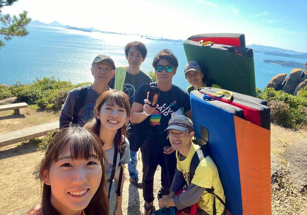 尾上彩さんのインスタグラム写真 - (尾上彩Instagram)「Mt.Ojigatake🌟 ・ 瀬戸内ＪＡＭ🌟 １日目は王子が岳で😊 昨年同様、天気がとっても良くロケーションも最高なので、クライミングはもちろん、アプローチも楽しめました🤩 夜はみんなでBBQ🍖🔥 岡山のクライマーとの交流もあり、楽しい時間でした😉 ・ @patagoniajp @patagonia_climb @eyecandyworks #瀬戸内jam2019」11月3日 16時41分 - aya_onoe