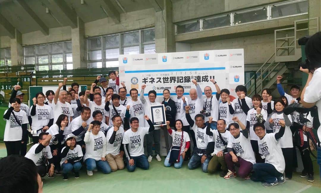 ミニ四駆さんのインスタグラム写真 - (ミニ四駆Instagram)「New GUINNESS WORLD RECORD of “Longest Mini 4WD race track 3191.58 meters!!﻿ The casting maker KIMURA FOUNDRY CO., LTD made it!! Congratulations!!!! ﻿ ﻿ やりました！！﻿ 木村鋳造所さんによる『ミニ四駆コース世界最長』ギネス世界記録™️達成!!!! 3191.58メートル！おめでとうございます！Congratulations!!!! ㊗️👏🏻👏🏻👏🏻👏🏻﻿ ﻿ #木村鋳造所チャレンジ﻿ #kimurafoundry﻿ #mini4wd ﻿ #tamiyamini4wd ﻿ #ミニ四駆﻿ #guinessworldrecords」11月3日 16時56分 - tamiya_mini4wd
