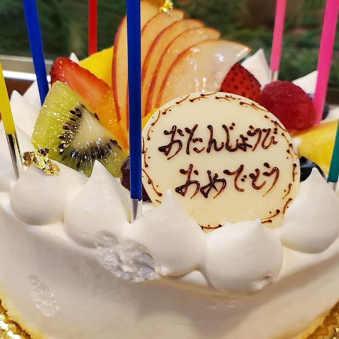 のインスタグラム：「4年＋49年になった31日に、住吉にある 【富万】さんで、🎂祝って頂きました😉」