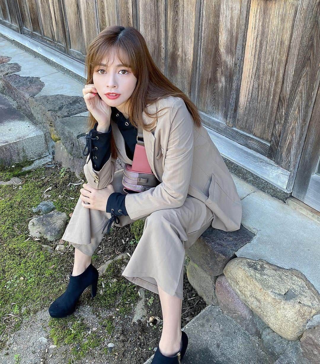 得あゆさんのインスタグラム写真 - (得あゆInstagram)「秋晴れって最高で好き🍁 ・ 秋服🍠って感じの色を着て テンションが上がった日。 セットアップスーツ可愛いぃぃぃ setup suit : @darling_baby__ Parker : @envym_official bag : @rienda_official boots : @esperanza_official ・ ・ ・ ・ ・ ・ ・ ・ #コーディネート#秋#秋服#秋コーデ#バッグ#パーカー#お洒落#大人可愛い#大人カジュアル#オトナ女子#秋メイク#インスタ映え#写真#カメラ女子#セットアップ#スーツ#ベージュコーデ#散歩#ナチュラル#スタイル#旅行#女子旅#モデル#parker#autumnfashion#setup#suits#beige#japanesegirl#boots」11月3日 17時25分 - tokuayu819