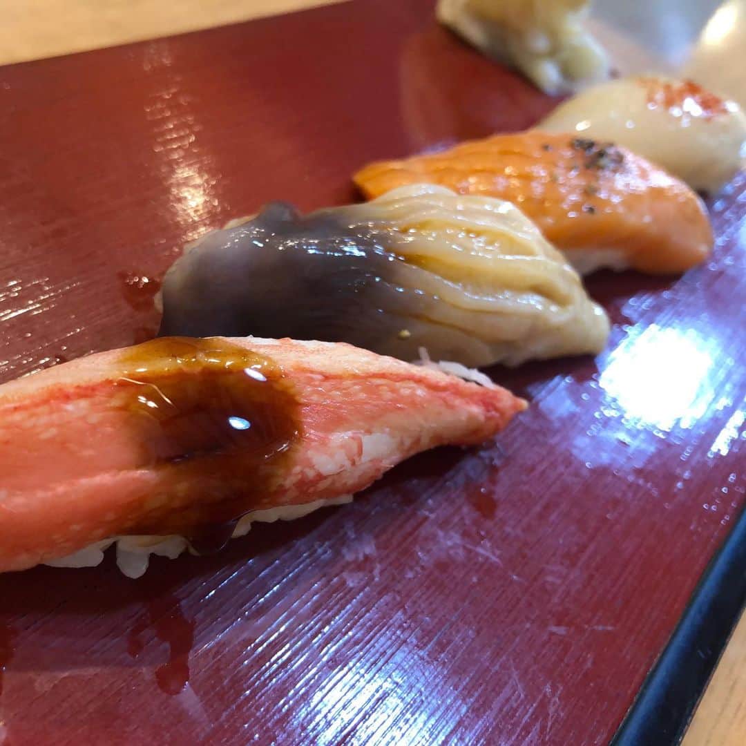 小林佳果さんのインスタグラム写真 - (小林佳果Instagram)「お寿司をいただく時の幸福感。 思わず、 顔がほころんでしまう。  #小樽　#伊勢鮨　#にしんの握り」11月3日 17時46分 - keika_kobayashi
