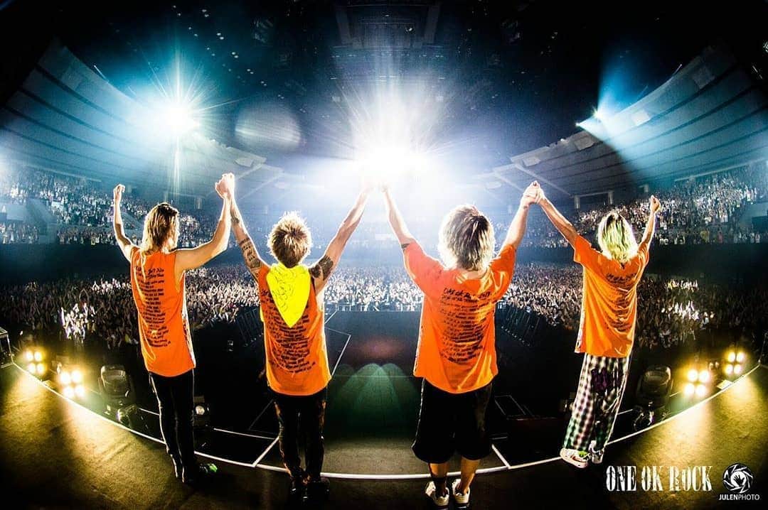 ONE OK ROCK WORLDさんのインスタグラム写真 - (ONE OK ROCK WORLDInstagram)「EYE OF THE STORM JAPAN TOUR 2019-2020 広島,広島グリーンアリーナ(2日目)  _ @10969taka  広島2日目ありがとう😊 最高だったよ！今のところ広島1番盛り上がりました！^_^ また会いましょう  Thank you for the second day Hiroshima😊 It was Awesome! As of now Hiroshima has the most excited crowd!^ _ ^ Lets meet again @julenphoto @ruihashimoto  _ @toru_10969 最前列よくがんばりました！広島のエナジーやばかったよ。2日間ありがとう！！またな〜 📸 @julenphoto  The guys standing front row you were great!  The energy in Hiroshima was amazing.  Thank you for 2 days! !  See you 〜📸 @julenphoto  _ @tomo_10969 広島2日目🔥 今回のツアーで、広島が大好きになった✨ しゃべりすぎて声ががらがらになり。🎤 打ち上げも朝まで。🍚 思い出がたくさん🌈 幸せな時間をありがとう✨🕊 @ruihashimoto 📸  Hiroshima Day 2🔥 This tour made me fall in love with Hiroshima✨ My voice became hoarse  because I talked too much. 🎤 Being excited till this morning. 🍚 Lots of memories🌈 Thank you for the beautiful time ✨🕊 @ruihashimoto 📸  #厳島アゲイン #背広おじさん #誕生日お姉さん #ハロウィン仕様🎃  @julenphoto 📸  #oneokrockofficial #10969taka #toru_10969 #tomo_10969 #ryota_0809 #fueledbyramen#eyeofthestorm#eyeofthestormjapantour20192020」11月3日 17時58分 - oneokrockworld