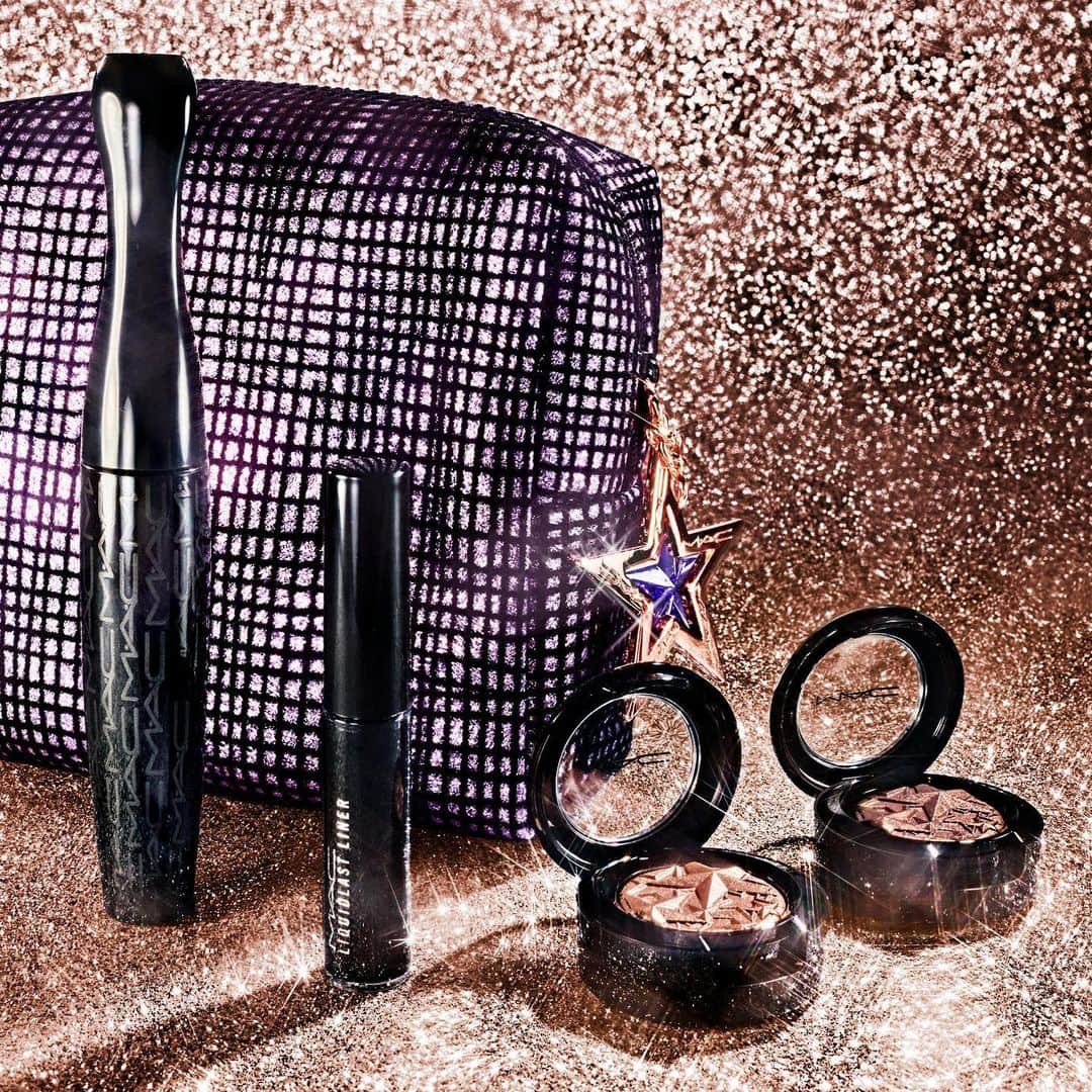 M∙A∙C Cosmetics Japanのインスタグラム：「ㅤ 華やかな目元を演出するアイテムがセットされたアイキット✨アイシャドウ、リキッドアイライナー、マスカラで、ホリデーシーズンに映えるドラマチックな目元に仕上げて。 ㅤ ㅤ ※公式オンライン ショップで売り切れの場合、お近くのM･A･Cカウンターへお問い合わせください。 ㅤ #MACクリスマスコフレ2019 #MACHoliday ㅤ ㅤ ㅤ ㅤ ㅤ #MACCosmeticsJapan #MACコスメ #MACCosmetics #コスメ #メイク #ホリデー #コフレ #クリスマスコフレ #クリスマスコフレ2019 #ホリデーシーズン #クリスマスプレゼント #アイシャドウ #マスカラ #アイライン #アイライナー #ホリデーコフレ #ラメ #makeup #cosme #cosmetics #holiday #holidaymakeup #holidaycollection #holidays #holiday2019」