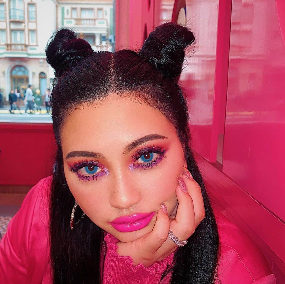 のインスタグラム：「💗 #eyelashextensions 💜 💗 #volumelashextensions 💜  リペアは必ず3週間！ デザインは全部　@parkbytokyo_kanae お任せしてます🌚💕💜💗🌚 いつもまつげばっさばさにしてもらえて幸せ🥺！」