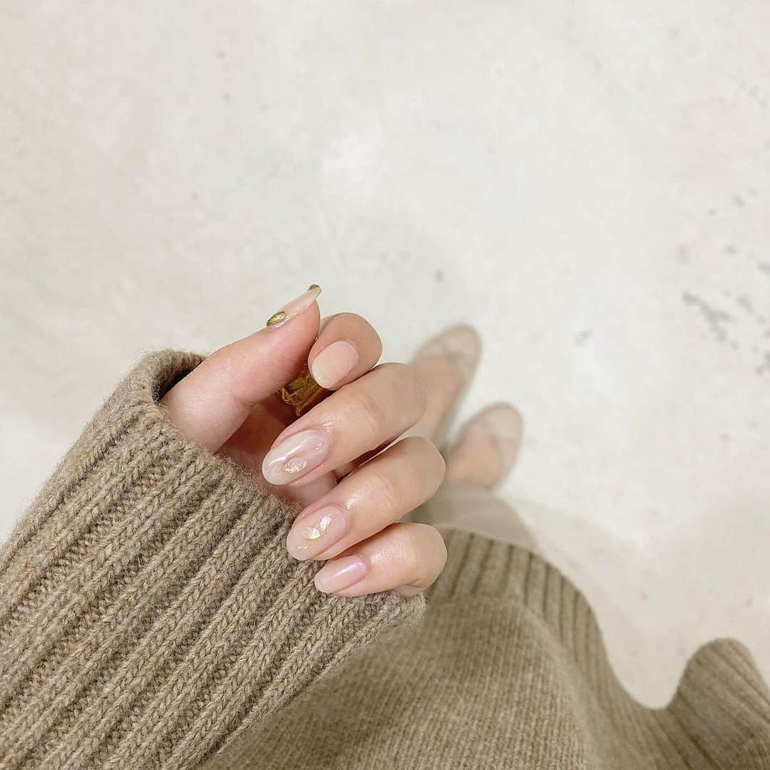 ムサシさんのインスタグラム写真 - (ムサシInstagram)「. new nail 𓂃🐪 @nail_mignon  beige × gold が好きすぎる シンプルなのがまた可愛い 〜 ！ みゆさんありがとうございます🌤 . #nuancenail#newnail#beigenail」11月3日 18時16分 - ___musashi.___