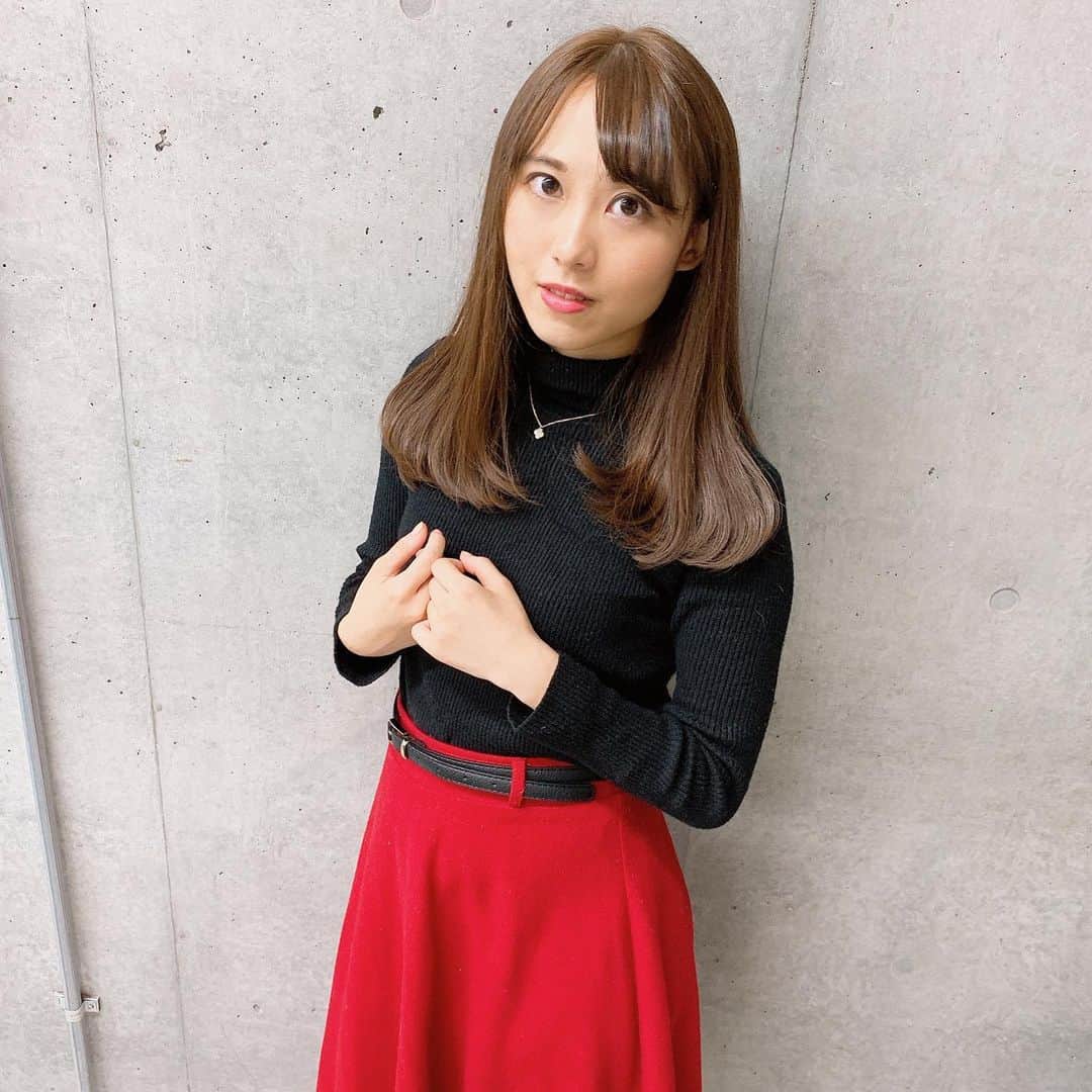 のインスタグラム：「髪の毛リタッチしてとぅるんにしてきた ・ ・ ・ #ヘアサロン #読モ #サロモ #被写体 #美容院  #アッシュ #ヘアカラー #ヘアトリートメント #原宿 #青山 #表参道 #alive #黒ニット #秋髪 #大学生 #女子大生 #ビジョビ」