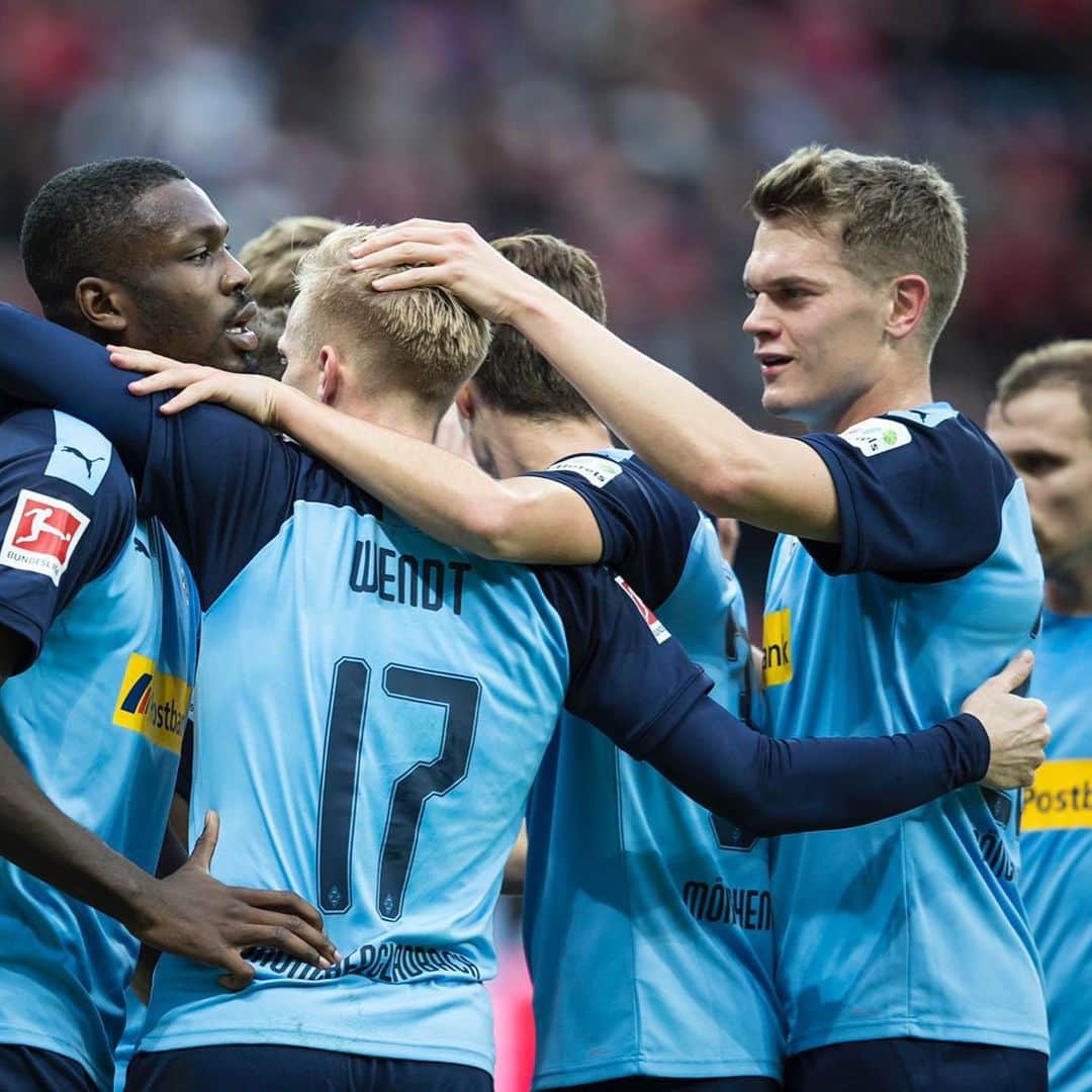 のインスタグラム：「Endlich wieder zurück auf dem Platz mit @borussia 💪🏼😁」