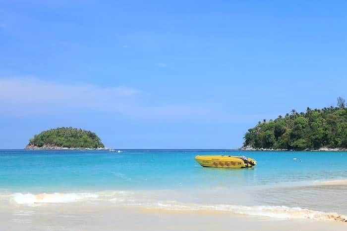 タイ国政府観光庁さんのインスタグラム写真 - (タイ国政府観光庁Instagram)「⠀ ／⠀ 🇹🇭タイでどこ行く❓何する❓⠀ 今月の注目スポットは...😎✨⠀ ＼⠀ ⠀ 📍プーケット⠀ 🌟今週のテーマ：プーケットってどんな街？⠀ ⠀ タイ南部、アンダマン海に浮かぶプーケットはタイで一番大きな島🏝️⠀ ⠀ 美しい海と白い砂浜に囲まれ「アンダマン海の真珠」と称されるほど🐚✨⠀ ⠀ 西海岸を中心に個性的なビーチエリアが並び、高級リゾートからカジュアルなゲストハウスまで宿泊施設のバリエーションも豊富 ❗⠀ ⠀ 島の約77％を熱帯ジャングルが覆い、エレファントトレッキングやラフティングなど、山岳エリアでのアクティビティも盛んです🐘🌳⠀ ⠀ さらに、かつて交易の拠点として栄えた旧市街「プーケットタウン」ではノスタルジックな街歩きを楽しめ、インスタ映えするスポットも多数😏✨⠀ ⠀ ３月までベストシーズン真っ只中のプーケットを旅してみてはいかが❓⠀ ⠀ #タイ #プーケット #こんなタイ知らなかった #もっと知りタイ #タイ旅行 #プーケット旅行 #エレファントトレッキング #象 #ラフティング #プーケットタウン  #旅好きな人と繋がりたい #旅行好きな人と繋がりたい #海外旅行 #海外リゾート #thailand #phuket #phukettown #elephanttrekking #thairesort #amazingthailand #thailandtravel #thailandtrip #thai #thaistagram #lovethailand #genic_thailand #tabijyomap_thailand」11月3日 18時28分 - amazingthailandjp