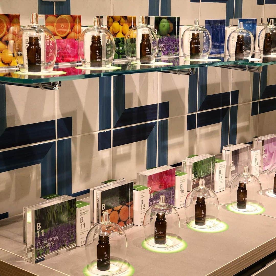 @aroma アットアロマさんのインスタグラム写真 - (@aroma アットアロマInstagram)「NEW OPENの渋谷スクランブルスクエア6Fで、期間限定POP UP SHOPオープン｜11/1〜11/7 . 先行販売の眠りアロマシリーズのボディミルクや、渋谷をイメージした渋谷の香りをはじめ、人気のディフューザーやオイルをご紹介。 . ライフスタイルに併せてお好みのオリジナルアロマが作れるブレンドイベントも好評開催中です。 . . #ataroma #aromatherapy #shibuya #shibuyascramblesquare #popupshop #アットアロマ #渋谷スクランブルスクエア #オリジナルアロマ #期間限定 #渋谷の香り #ボディミルク先行販売 #11月7日まで」11月3日 18時28分 - ataroma_official