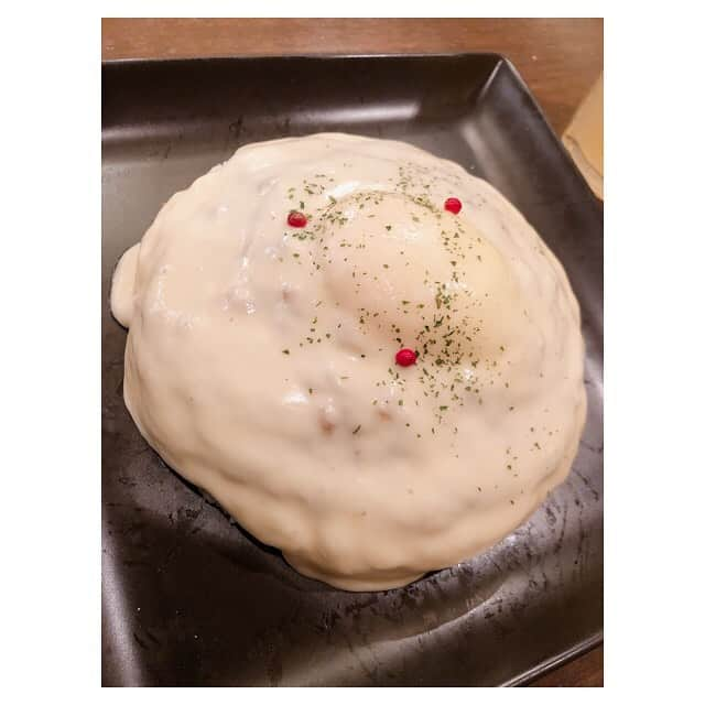 早乙女わかばさんのインスタグラム写真 - (早乙女わかばInstagram)「.﻿ 花梨とりょうくんのカフェ🍰☕️﻿ ﻿ 星組同期のアンディと行ってきました❤️﻿ ﻿ 美味しい美味しい😋💕﻿ 本当に美味しい😋💕﻿ 見た目もとても可愛くて…﻿ アンディとゆっくり味わいました✨﻿ ﻿ そして、カフェに行く前はキーマカレーを食べに🍛﻿ 〝濃厚チーズキーマカレー❤️〟﻿ こちらも美味しかったです😋💕﻿ ﻿ 星組同期は﻿ なんでも話せる仲﻿ ﻿ 家族のような存在☺️﻿ ﻿ 今は皆んなバラバラで難しいけど…﻿ いつか全員で集まるのか夢です🌈✨﻿ ﻿ #ひなたの花梨﻿ #カフェ﻿ #ベルリン﻿ #星組﻿ #94期」11月3日 18時51分 - s_wakaba.94