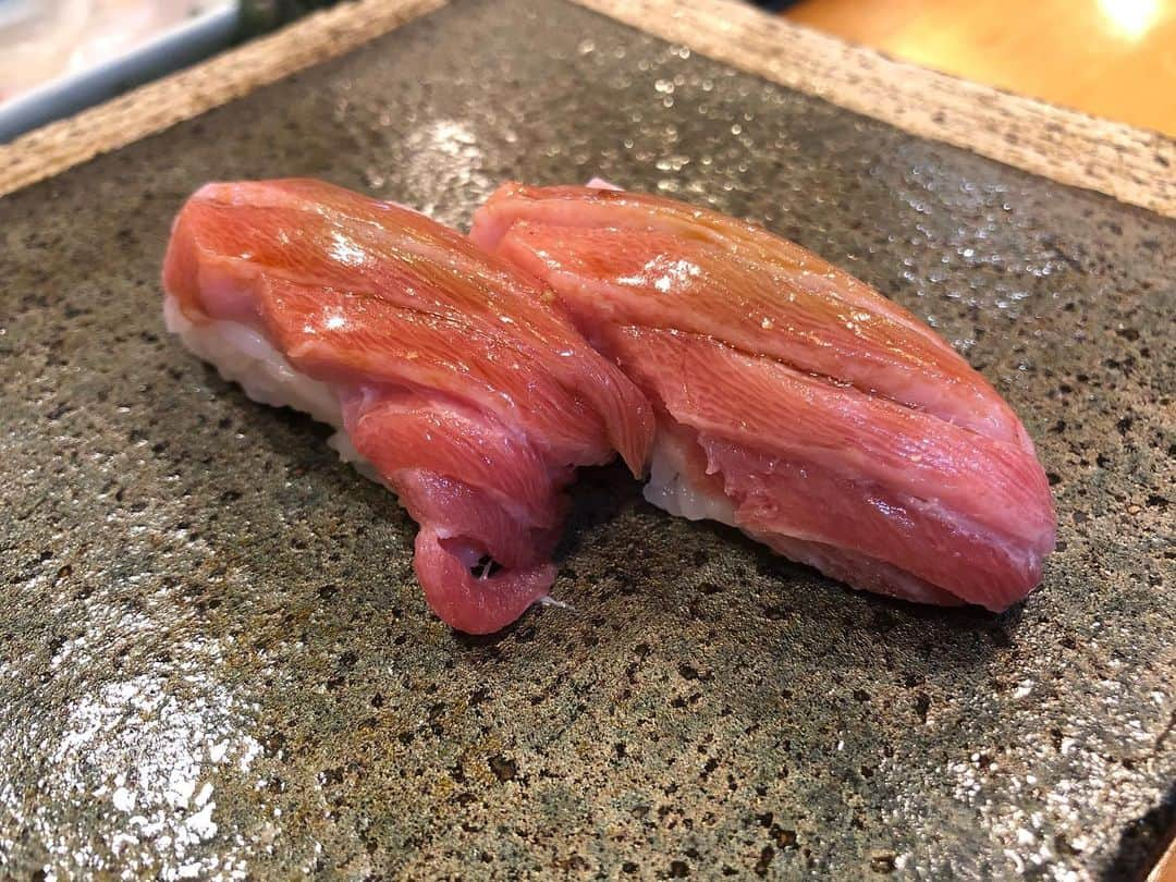 大沢文也さんのインスタグラム写真 - (大沢文也Instagram)「たらふく食べてます😍 メーッチャ美味しい（＾ν＾） #寿司 #お寿司 #スシ #sushi #寿司🍣 #中トロ #ウニ #雲丹 #刺し盛り #刺身 #にぎり #銀鱈 #あんきも #白子 #白子焼き」11月3日 18時51分 - fumifumi_k1