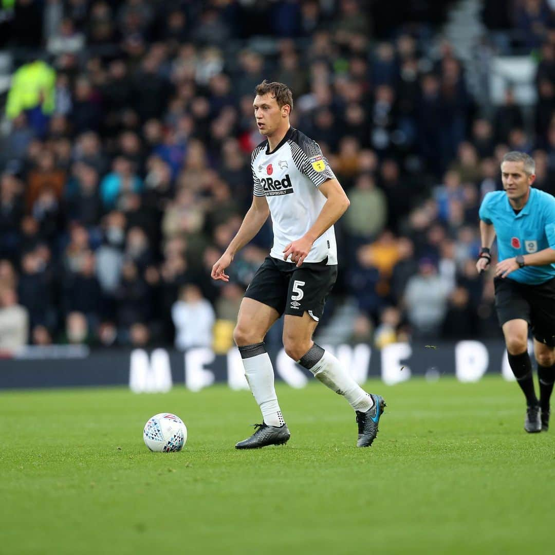 クリスティアン・ビエリクさんのインスタグラム写真 - (クリスティアン・ビエリクInstagram)「Great win yesterday! See you on Saturday 🐑 #dcfc」11月3日 18時49分 - krystianbielik