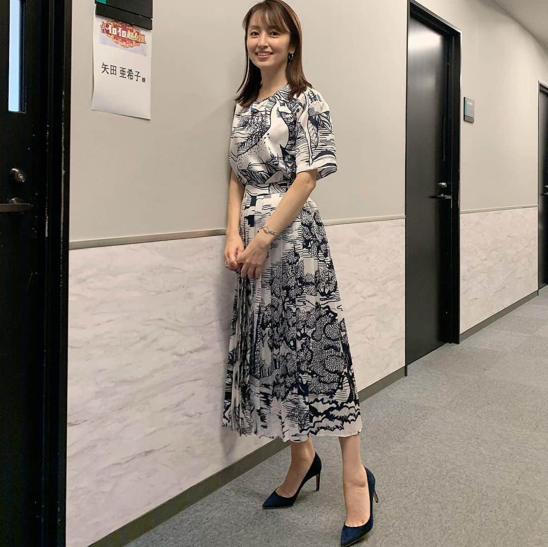 矢田亜希子さんのインスタグラム写真 - (矢田亜希子Instagram)「【オンエア】 2019年11月4日(月)19：00〜20：59 TBS『有田哲平と高嶋ちさ子の人生イロイロ超会議SP』 #人生イロイロ超会議#バラエティ#バラエティ番組 衣装は#victoriabeckam #victoriavictoriabeckham #victoriabeckam」11月3日 18時59分 - akiko_yada