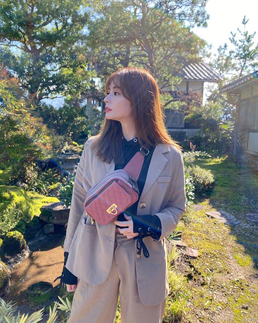 得あゆさんのインスタグラム写真 - (得あゆInstagram)「ここは富山のおばあちゃんのお家👵🍁 11月また富山帰るよおぉぉぉぉ🥰 ・ 弟がたくさん撮ってくれたから たくさん載せる。👦🏻👦🏻❤️ ・ ・ ・ ・ ・ ・ ・ ・ #コーディネート#秋#秋服#秋コーデ#バッグ#パーカー#お洒落#大人可愛い#大人カジュアル#オトナ女子#秋メイク#インスタ映え#写真#カメラ女子#セットアップ#スーツ#ベージュコーデ#散歩#ナチュラル#スタイル#旅行#女子旅#おばあちゃん#parker#autumnfashion#setup#suits#beige#japanesegirl#boots」11月3日 19時04分 - tokuayu819