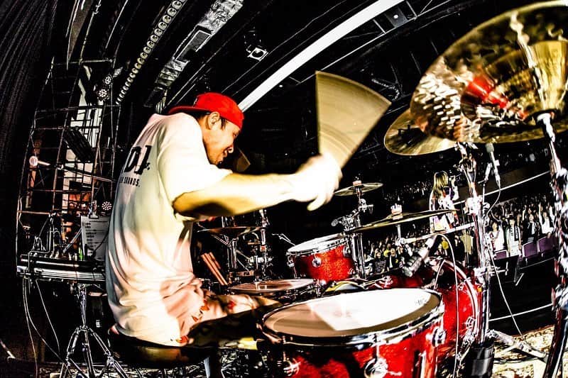 藤原広明のインスタグラム：「立教大学 池袋キャンパス 『立教大学学園祭LIVE』 "SPF presents「Be:Action」-boost your voltage-" 立教大学のあなたにびっくらぶっ！！🦍🦍🦍🦍 photo by @cazrowAoki」